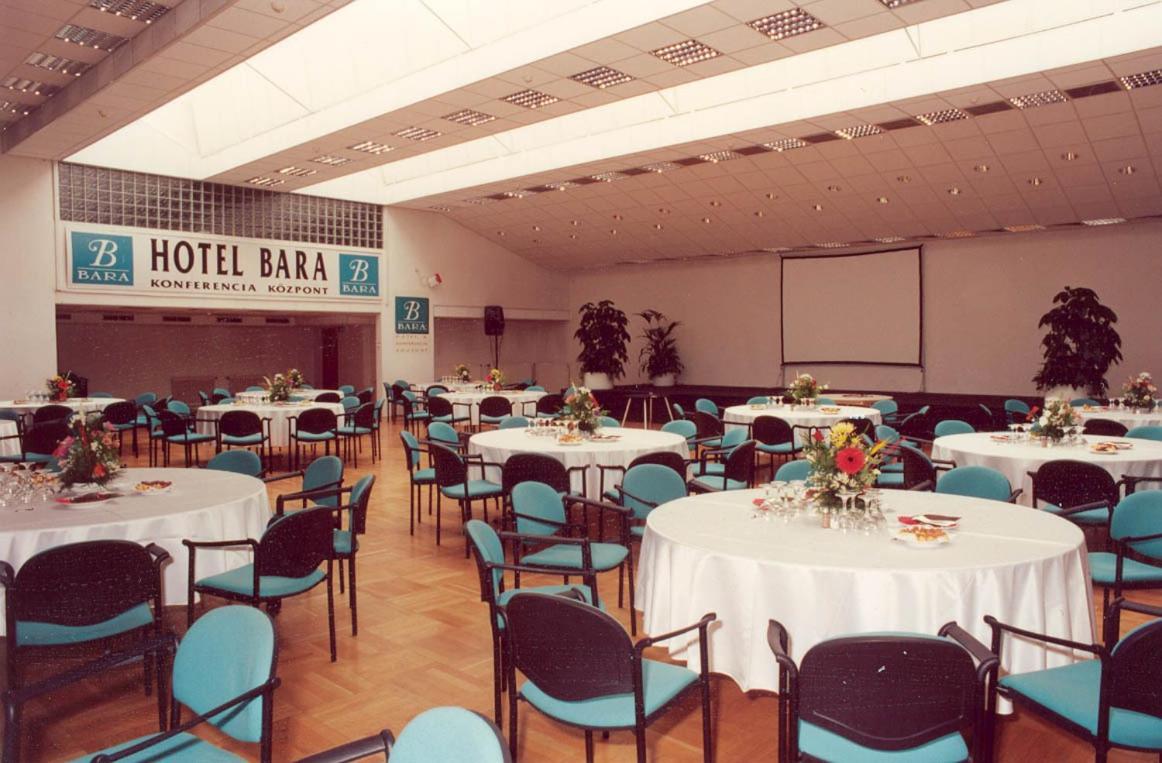 Hotel Bara Gellert Budapeste Exterior foto